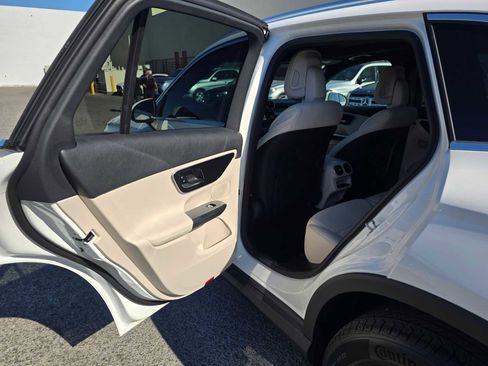 New 2026 Mercedes-Benz GLC 300 GLC 300 image 17