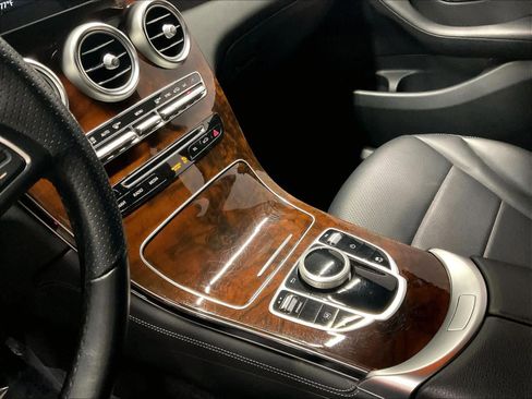 Used 2019 Mercedes-Benz GLC 300 4MATIC image 18