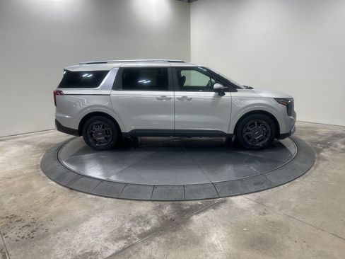 New 2026 Kia Carnival EX image 4