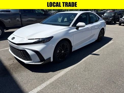 Used 2026 Toyota Camry SE FWD image 3