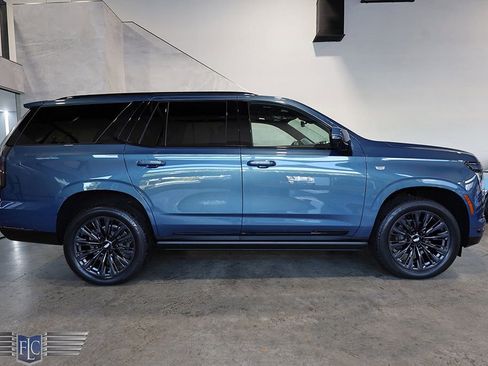 Used 2025 Cadillac Escalade Sport Platinum w/ LPO, ONYX Package image 3