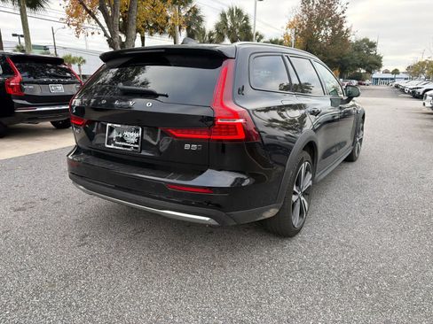 Certified 2025 Volvo V60 B5 Cross Country Plus image 15