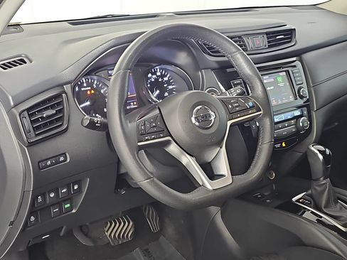 Used 2019 Nissan Rogue SV w/ Premium Package FWD image 16