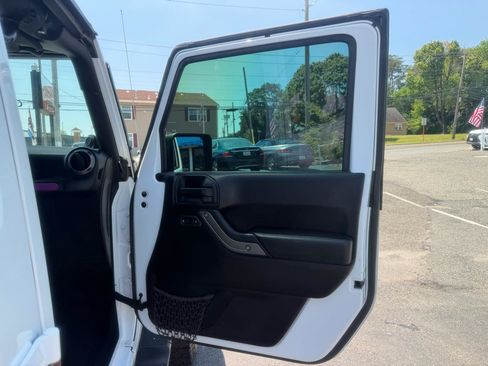 Used 2014 Jeep Wrangler Unlimited Sport w/ Quick Order Package 24S AWD/4WD image 18