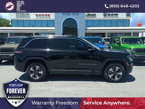 Used 2022 Jeep Grand Cherokee Limited 4xe w/ Luxury Tech Group II AWD/4WD image 7