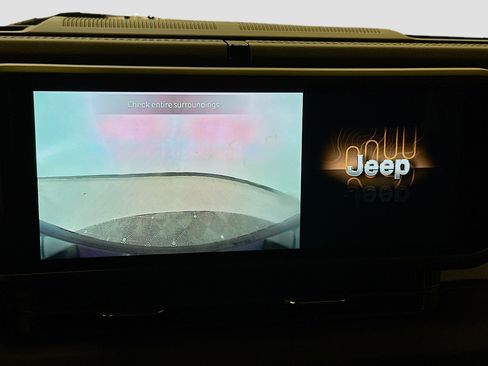 Used 2025 Jeep Wrangler Sahara image 23