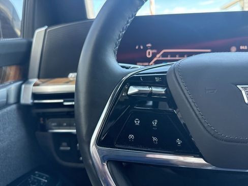 Used 2025 Cadillac Escalade Sport Platinum w/ LPO, Floor Liner Package AWD/4WD image 19