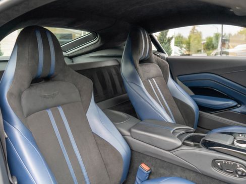Used 2022 Aston Martin V8 Vantage Coupe image 25