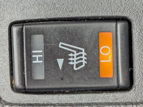 Used 2018 Nissan Rogue SV image 23