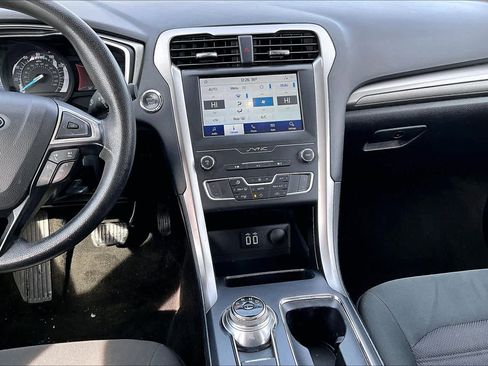 Used 2020 Ford Fusion SE image 8