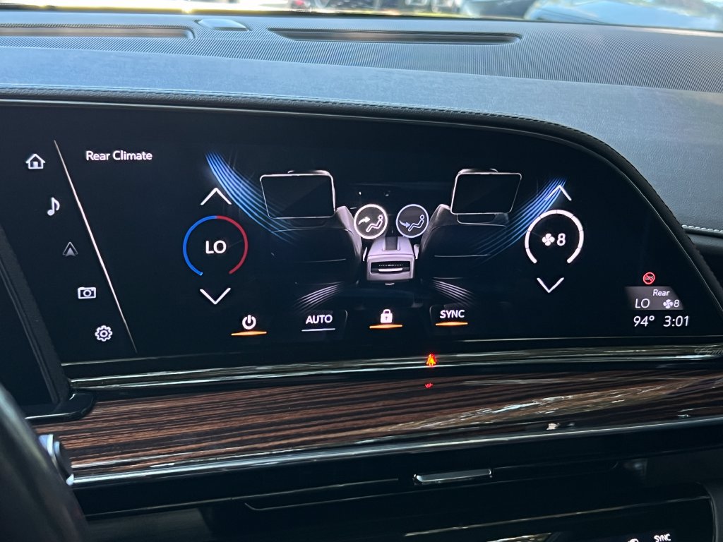 Used 2022 Cadillac Escalade ESV Premium Luxury RWD image 40