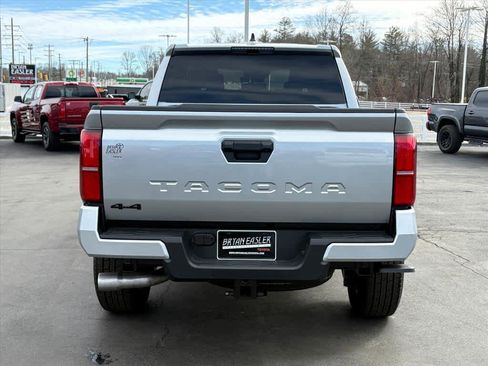 Used 2025 Toyota Tacoma TRD Sport image 28