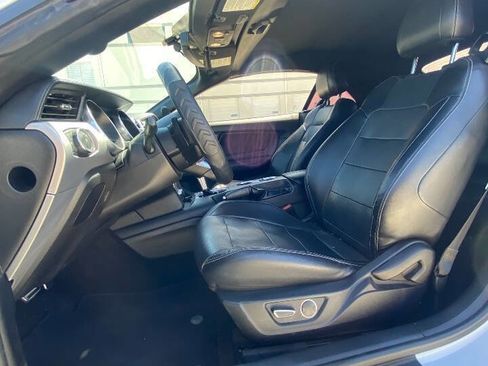 Used 2018 Ford Mustang Premium image 10