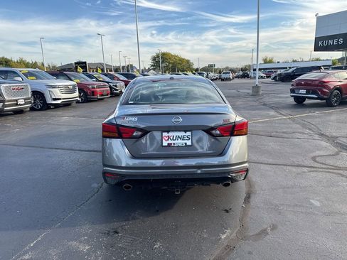 Used 2024 Nissan Altima 2.5 SR w/ SR Premium Package image 4