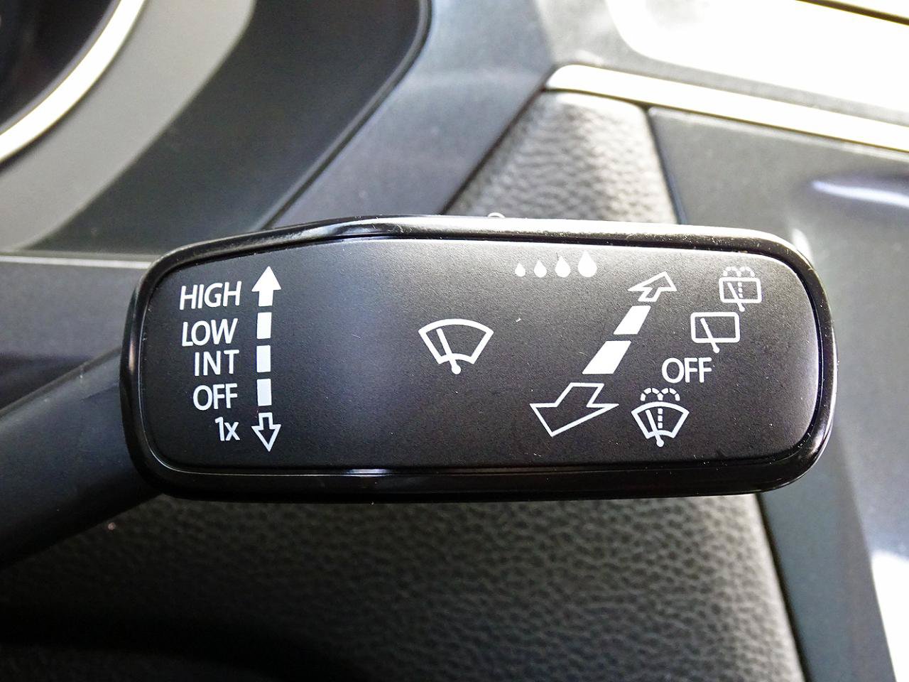 Used 2020 Volkswagen Tiguan SE w/ Panoramic Sunroof Package FWD image 35