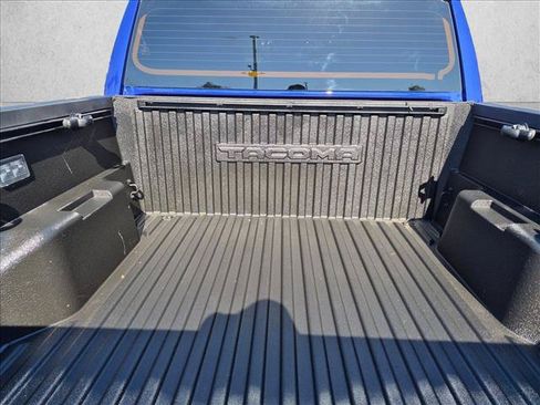 Certified 2025 Toyota Tacoma TRD Off-Road AWD/4WD image 6