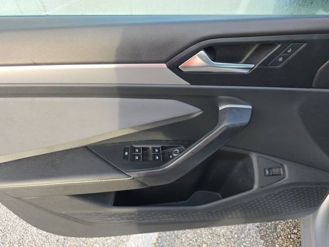 Used 2025 Volkswagen Jetta SE FWD image 11