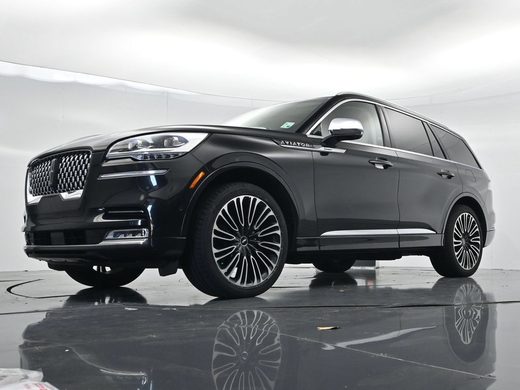 Used 2021 Lincoln Aviator Black Label w/ Class IV Trailer Tow Package AWD/4WD image 23
