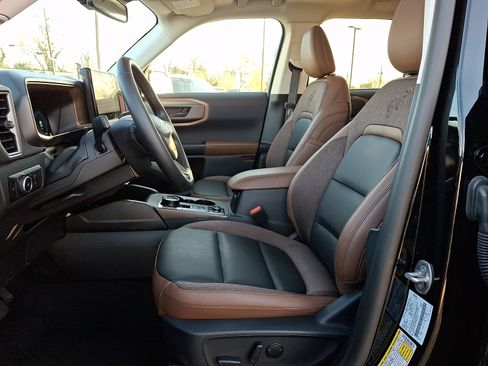 Used 2025 Ford Bronco Sport Outer Banks w/ Outer Banks Tech Package+ AWD/4WD image 13