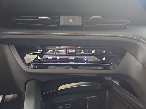 Used 2023 Buick Envision Preferred FWD image 28