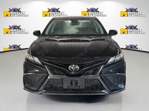 Used 2022 Toyota Camry SE image 2