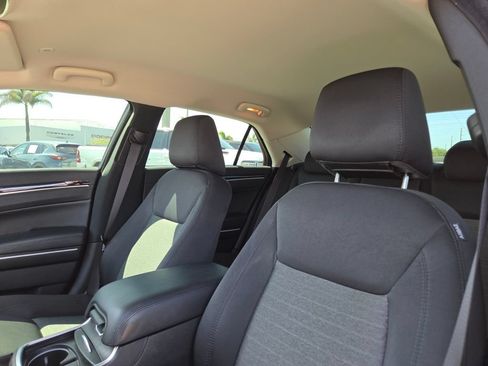 Used 2023 Chrysler 300 Touring w/ Sport Appearance Package RWD image 26
