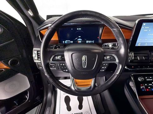 Used 2019 Lincoln Navigator Reserve image 11