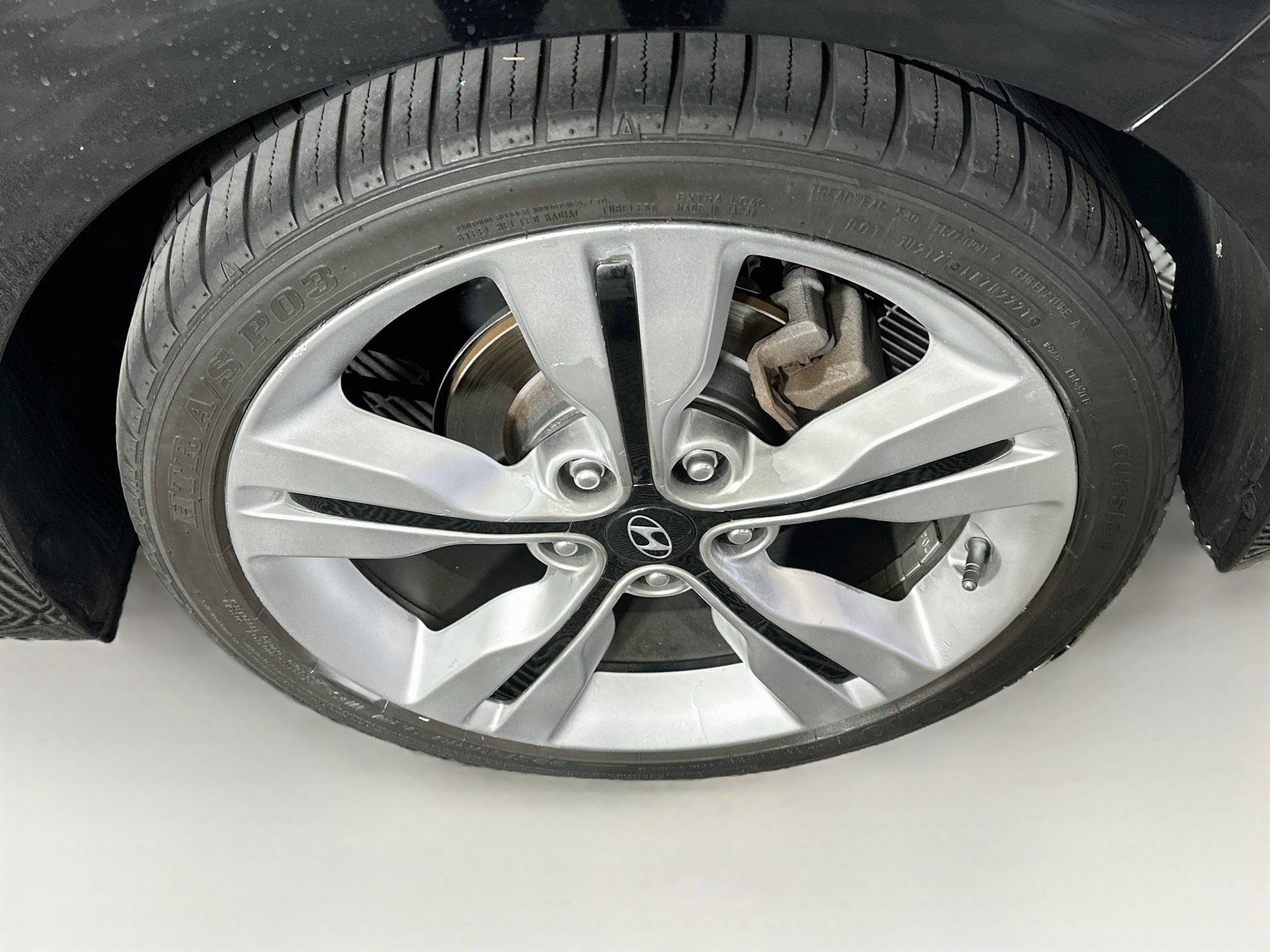 Used 2017 Hyundai Veloster Value Edition FWD image 11