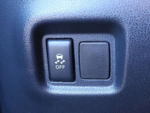 Used 2012 Nissan Versa SV image 41