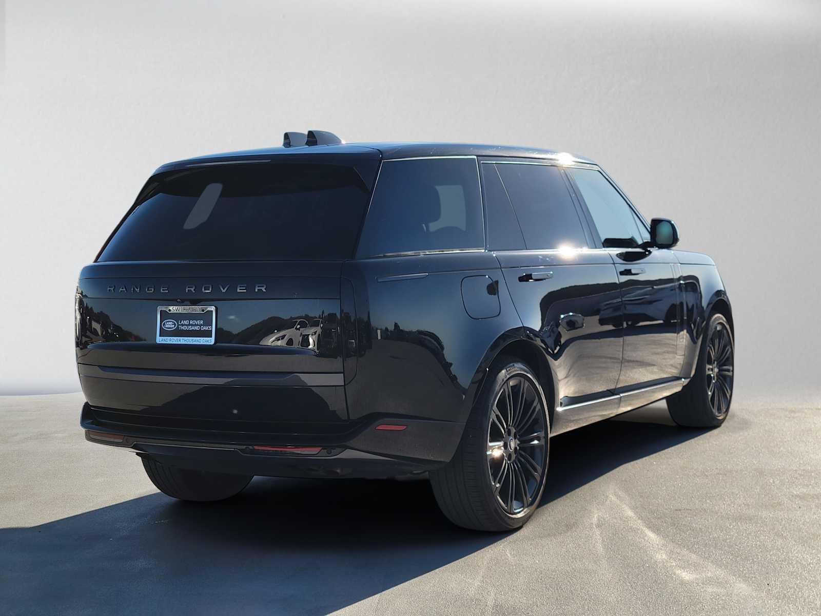 Used 2025 Land Rover Range Rover Long Wheelbase SE AWD/4WD image 5