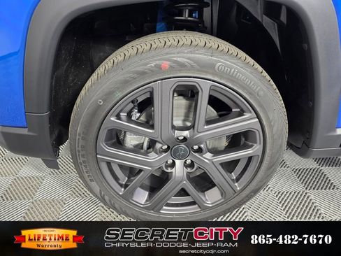 New 2026 Jeep Compass Latitude image 9