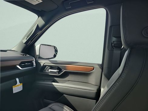 New 2026 GMC Yukon XL Denali w/ Sun & Power Step Package image 11