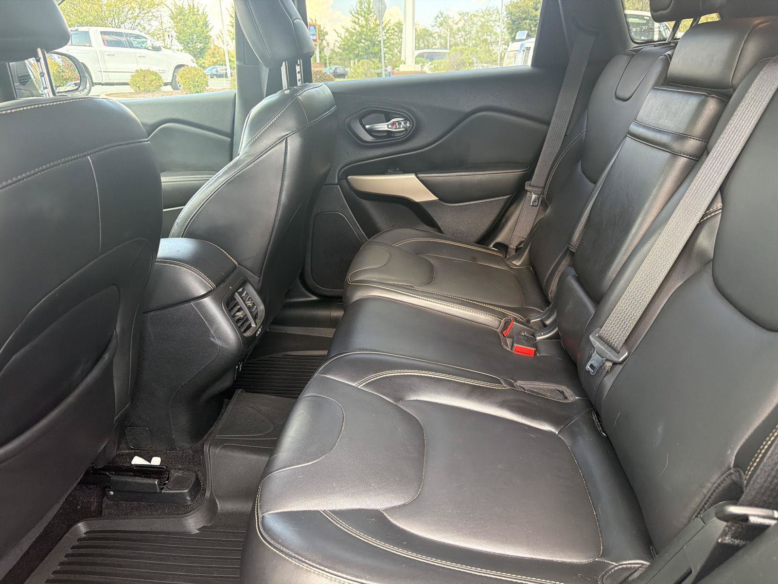 Used 2018 Jeep Cherokee Limited AWD/4WD image 27
