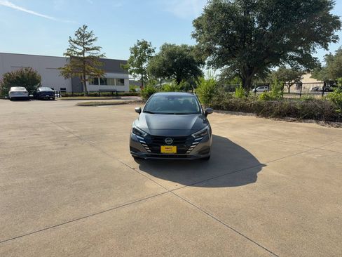 Used 2025 Nissan Versa SV w/ Trunk Package FWD image 9