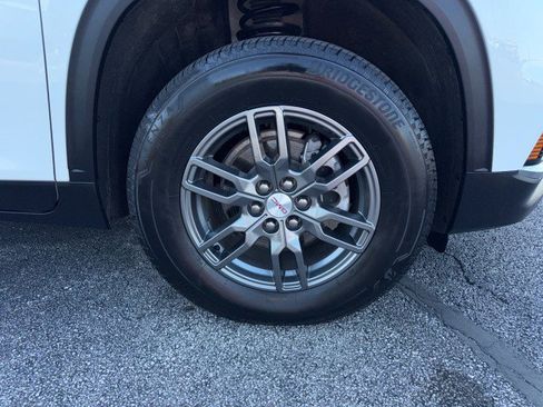 Used 2025 GMC Acadia Elevation FWD image 9
