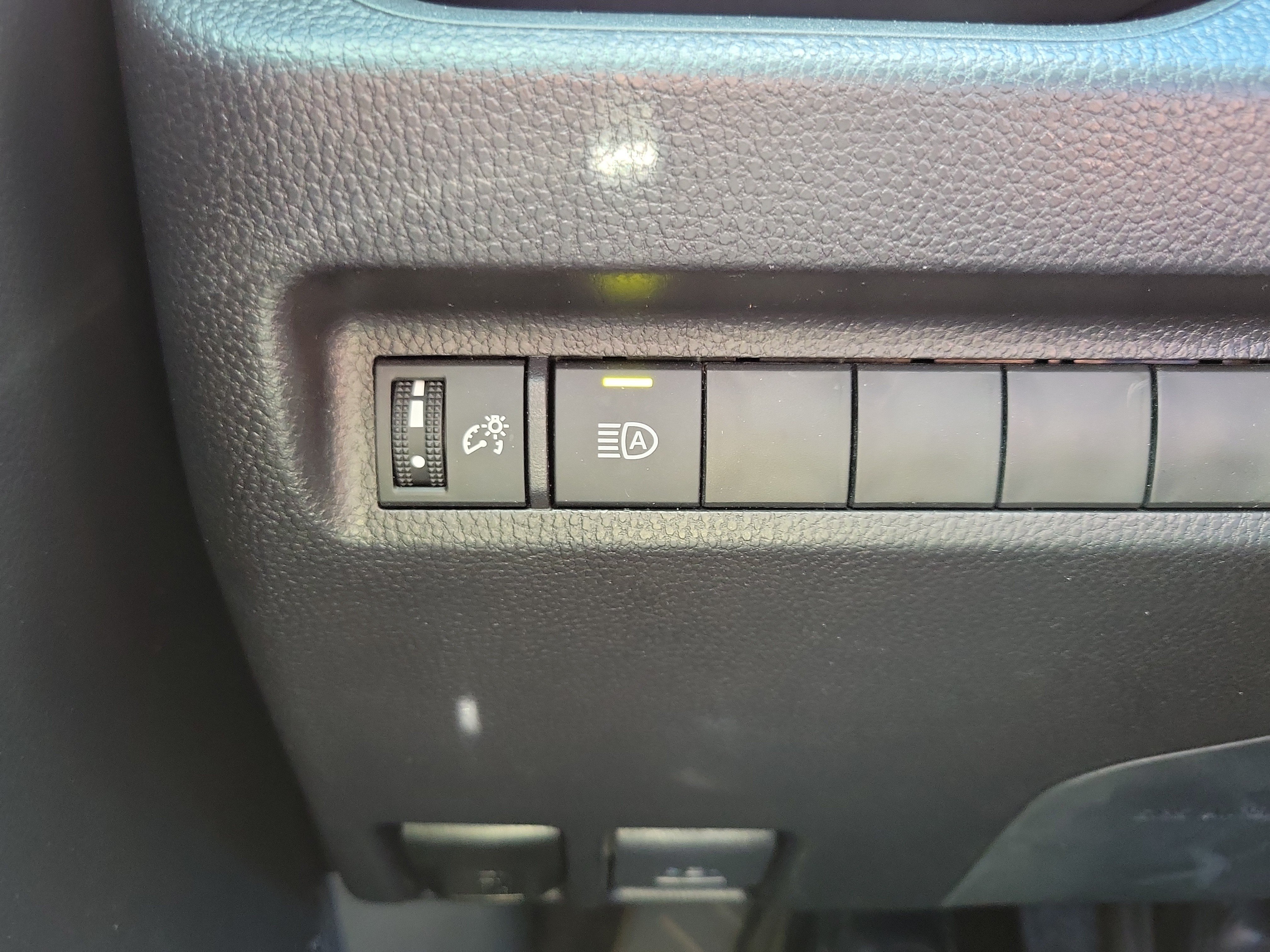 Used 2025 Toyota RAV4 XLE w/ Convenience Package FWD image 34