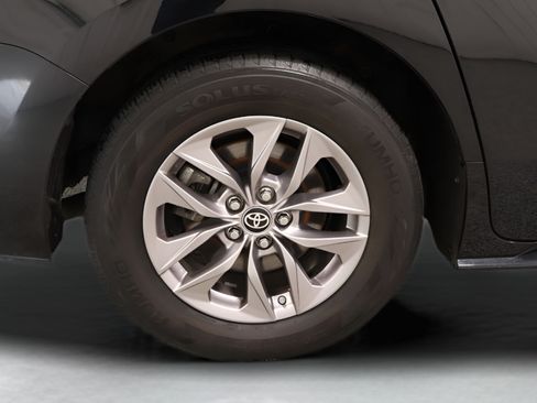Used 2021 Toyota Sienna XLE FWD image 38