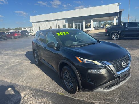 Used 2023 Nissan Rogue S image 3
