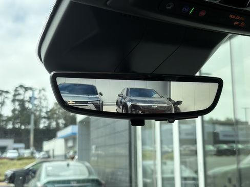 Certified 2025 Cadillac Escalade ESV V AWD/4WD image 36