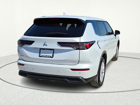 New 2026 Mitsubishi Outlander ES FWD image 6
