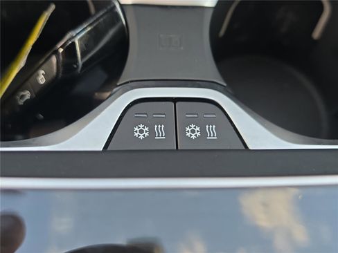 Certified 2024 BMW X7 xDrive40i w/ Executive Package image 23