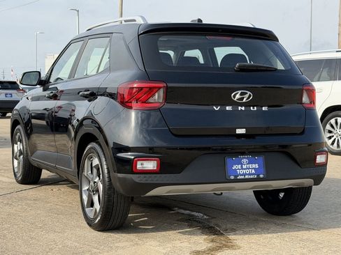 Used 2025 Hyundai Venue SEL FWD image 7