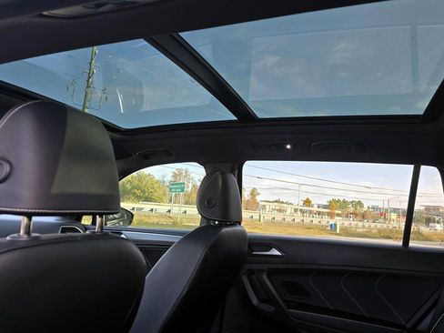 Used 2022 Volkswagen Tiguan SEL R-Line image 30