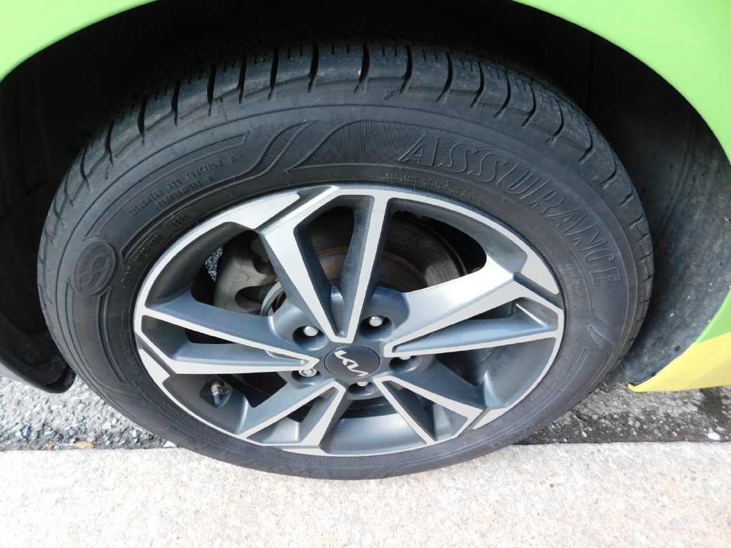 Used 2023 Kia Forte LXS w/ LXS Technology Package FWD image 7