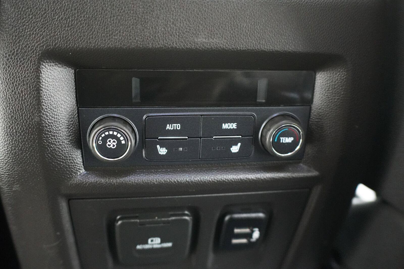 Used 2018 Chevrolet Traverse Premier w/ Driver Confidence II Package FWD image 31