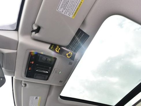 New 2026 Volkswagen Tiguan SE image 21