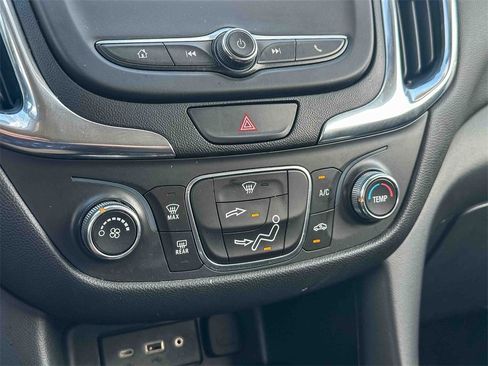 Used 2020 Chevrolet Equinox LT image 32
