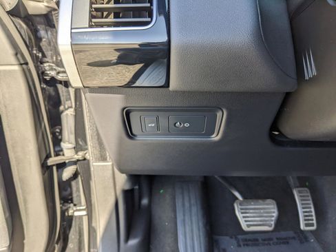 Used 2022 Land Rover Range Rover Sport HSE Silver Edition image 28