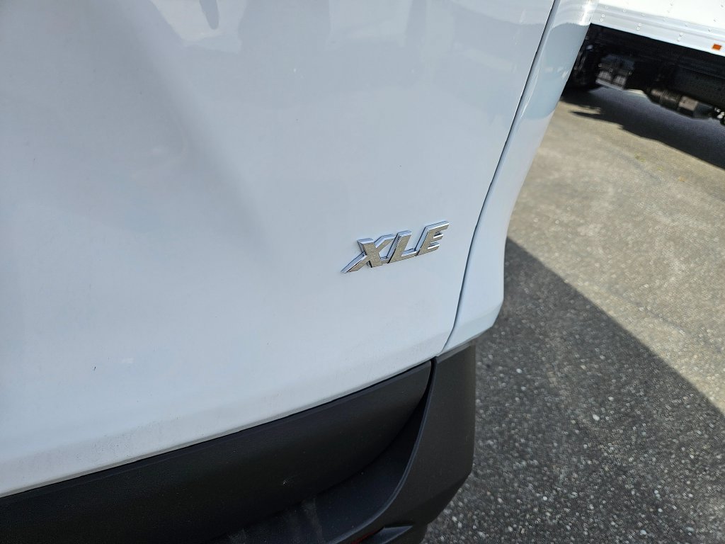 Used 2024 Toyota RAV4 XLE FWD image 11
