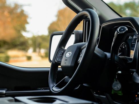 Used 2023 Ford F150 XLT w/ XTR Package image 47